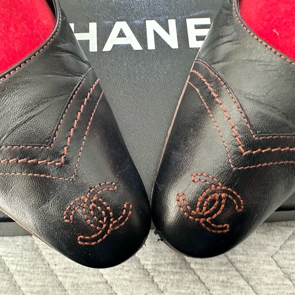 CHANEL MARY JANE CLASSIC PUMPS. SIZE 8 - Picture 3 of 6